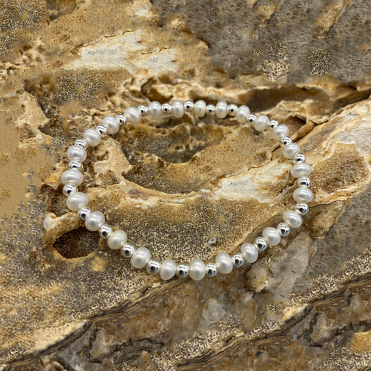 Parel Armband Nicky van BLESSH – handgemaakt met echte zoetwaterparels en 925 Sterling Zilver.